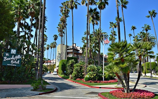 beverly hills hotel entrance.