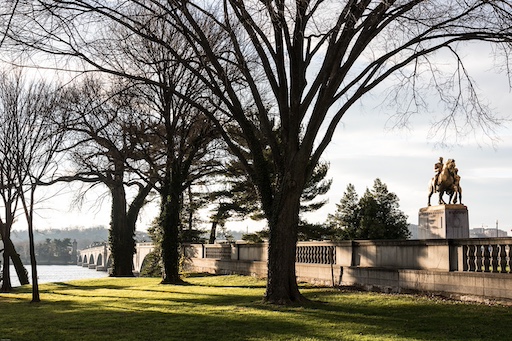bridge equestrian statue in arlington virginia.