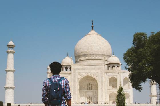 tourist at taj mahal