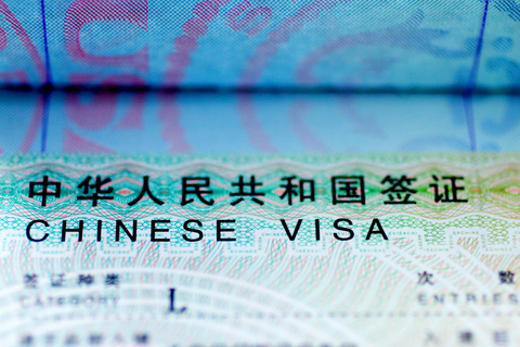Chinese tourist visa L stamp in an USA passport